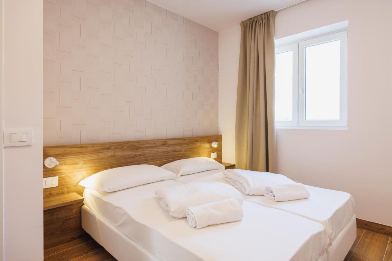 Lake Side Suites Riva del Garda Exterior photo