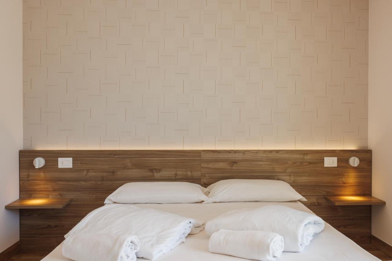 Lake Side Suites Riva del Garda Exterior photo