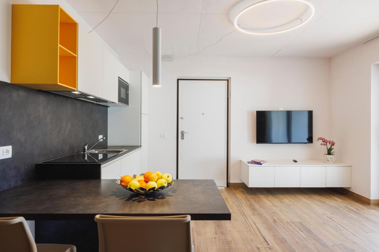 Lake Side Suites Riva del Garda Exterior photo